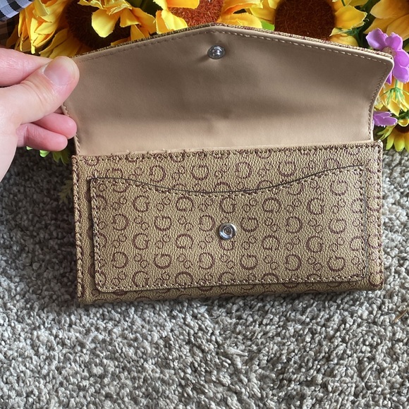 NWT Brown guess wallet - Picture 4 of 7